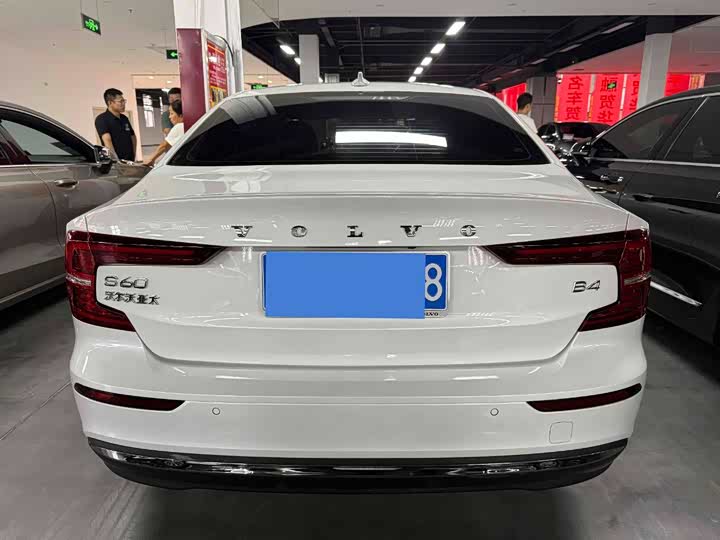 Фото 8 - Volvo S60