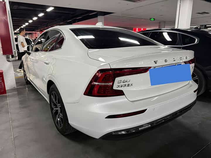 Фото 9 - Volvo S60