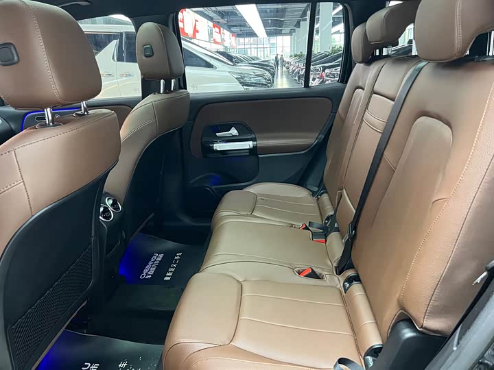 Фото 10 - Mercedes-Benz GLB-Class