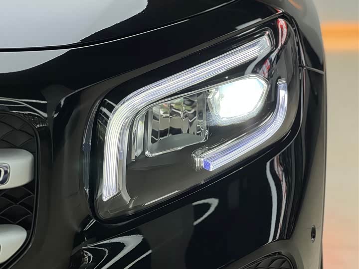 Фото 17 - Mercedes-Benz GLB-Class