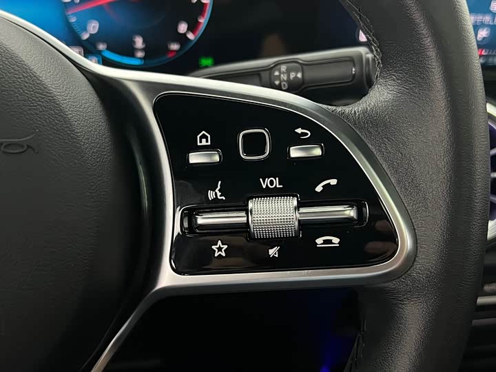 Фото 23 - Mercedes-Benz GLB-Class