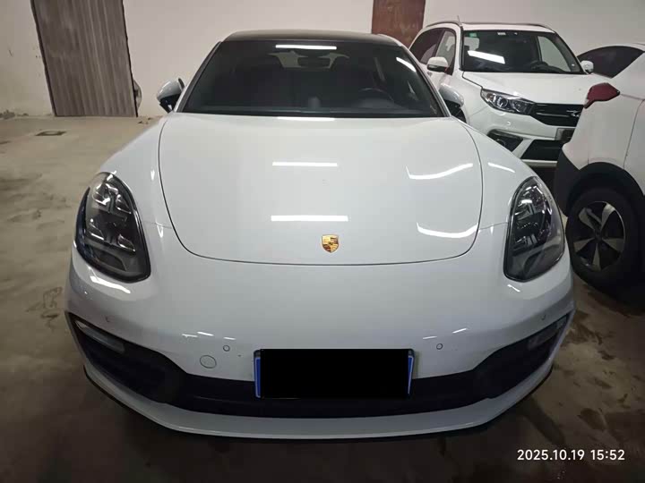 Фото 2 - Porsche Panamera