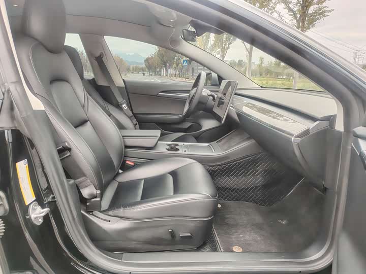 Фото 10 - Tesla Model 3