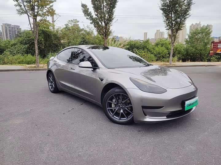 Фото 3 - Tesla Model 3