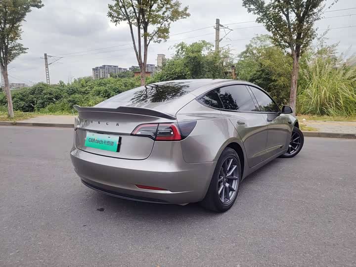 Фото 4 - Tesla Model 3