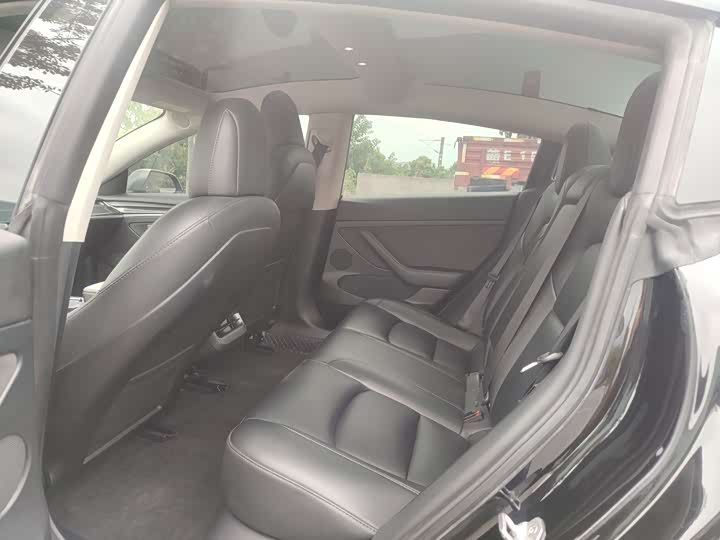 Фото 8 - Tesla Model 3