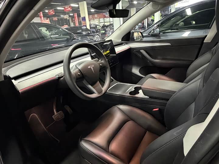 Фото 11 - Tesla Model Y