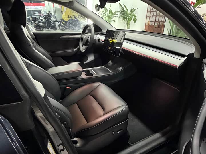 Фото 6 - Tesla Model Y