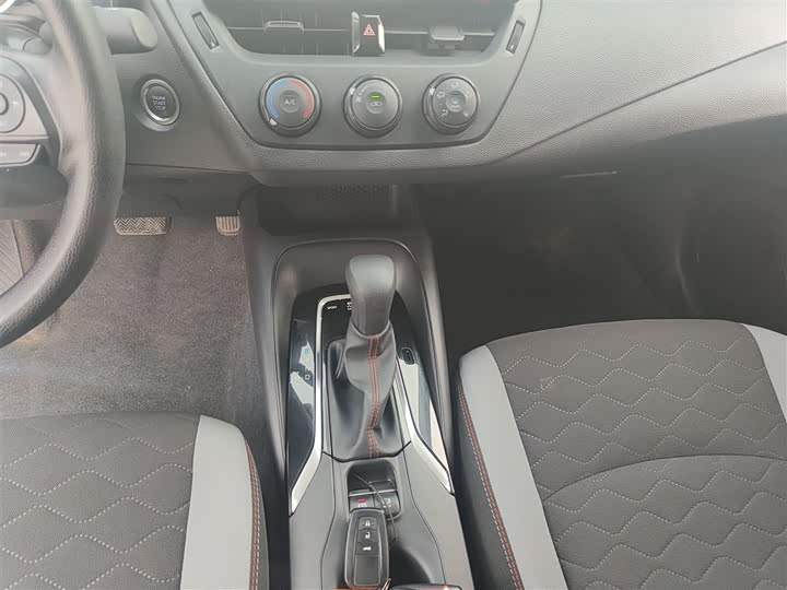 Фото 14 - Toyota Corolla