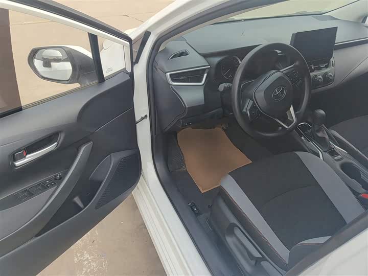 Фото 16 - Toyota Corolla