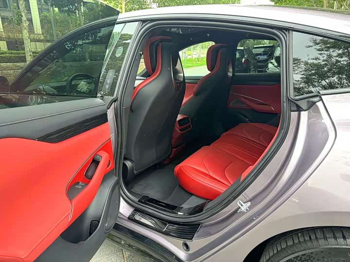 Фото 15 - Xiaomi SU7