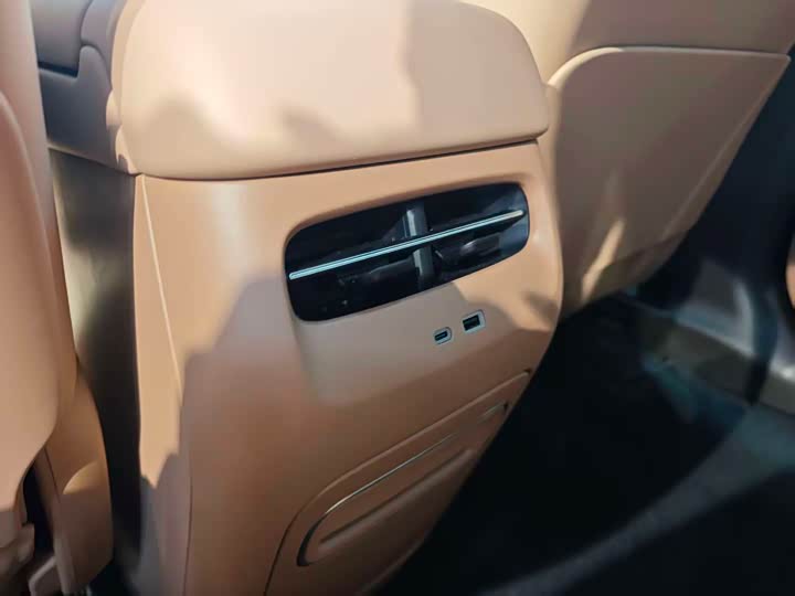 Фото 21 - Leapmotor C11