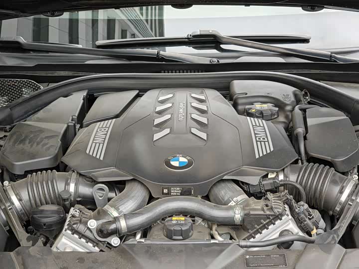 Фото 10 - BMW 7 Series