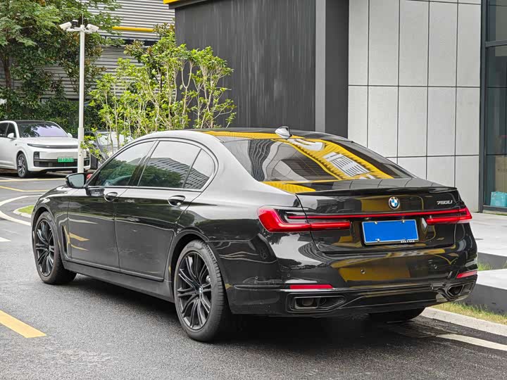 Фото 8 - BMW 7 Series