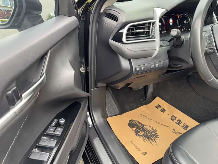 Фото 15 - Toyota Camry