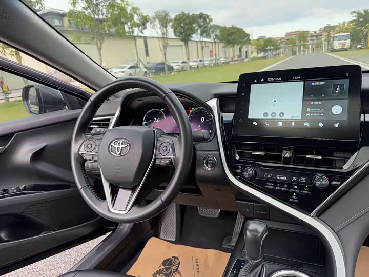 Фото 17 - Toyota Camry