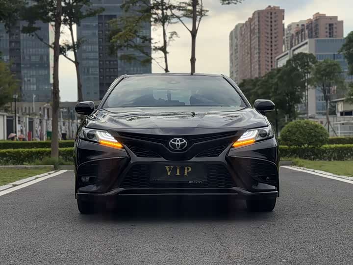 Фото 2 - Toyota Camry