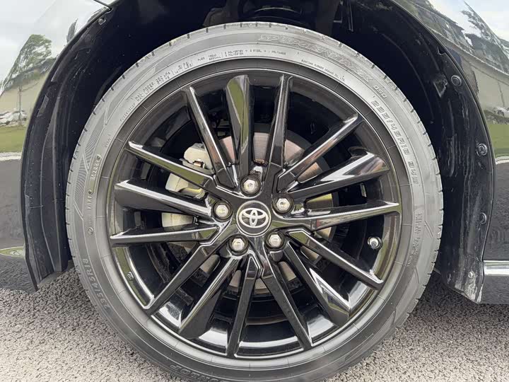 Фото 22 - Toyota Camry