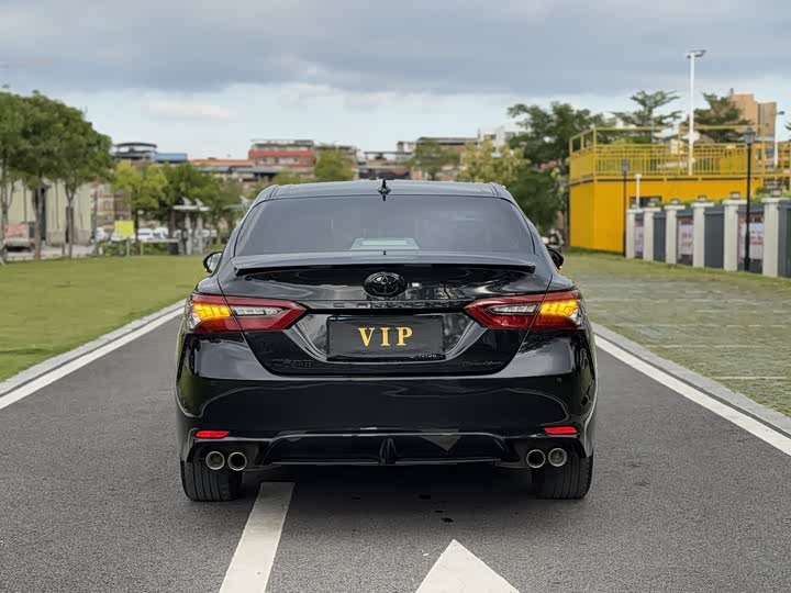 Фото 5 - Toyota Camry