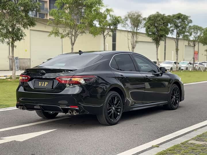 Фото 6 - Toyota Camry