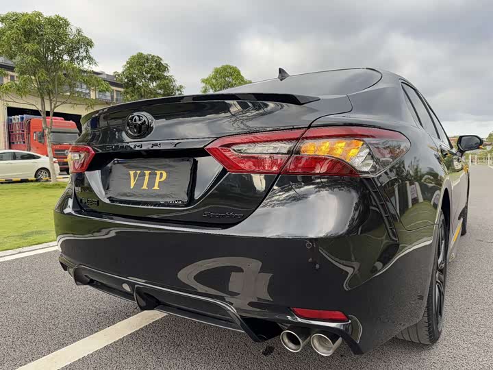 Фото 8 - Toyota Camry