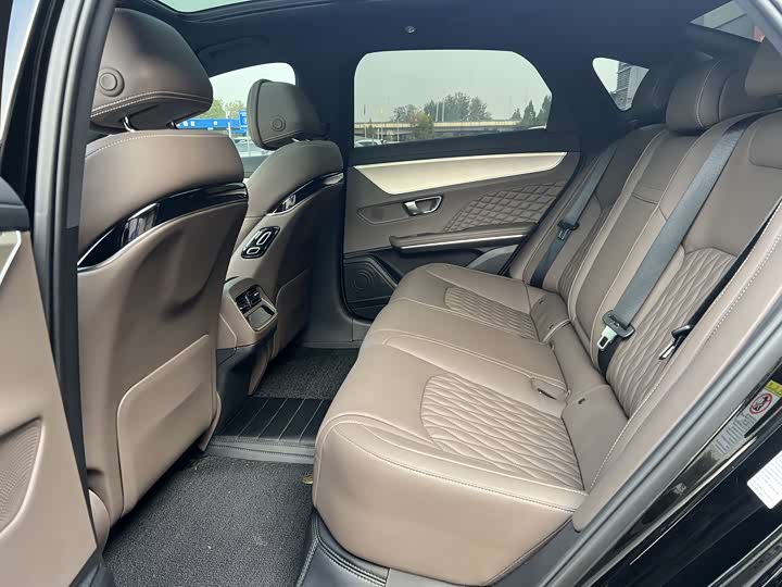 Фото 12 - BYD Han