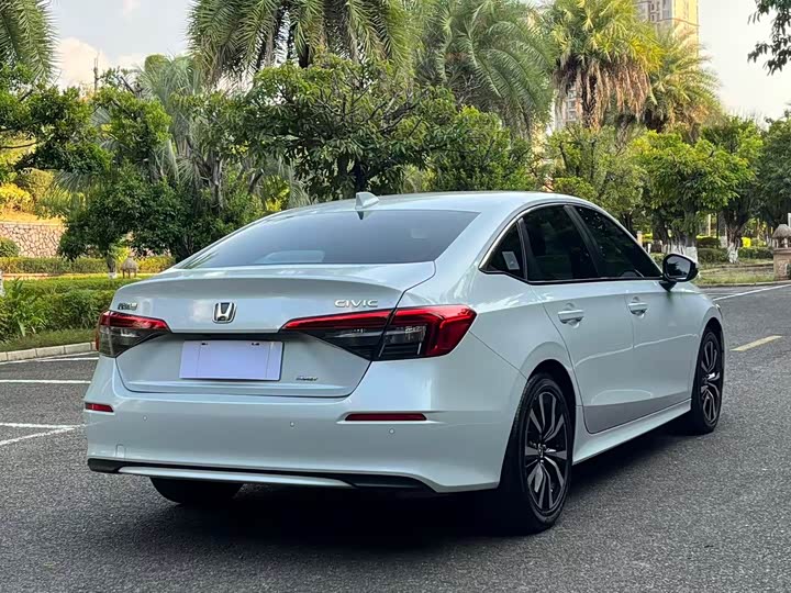 Фото 8 - Honda Civic