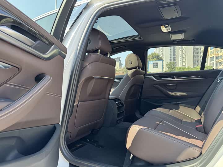 Фото 10 - BMW 5 Series