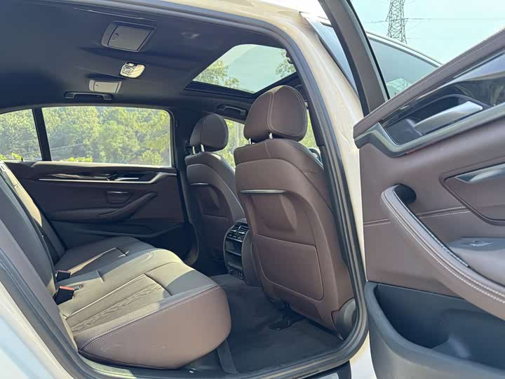 Фото 12 - BMW 5 Series