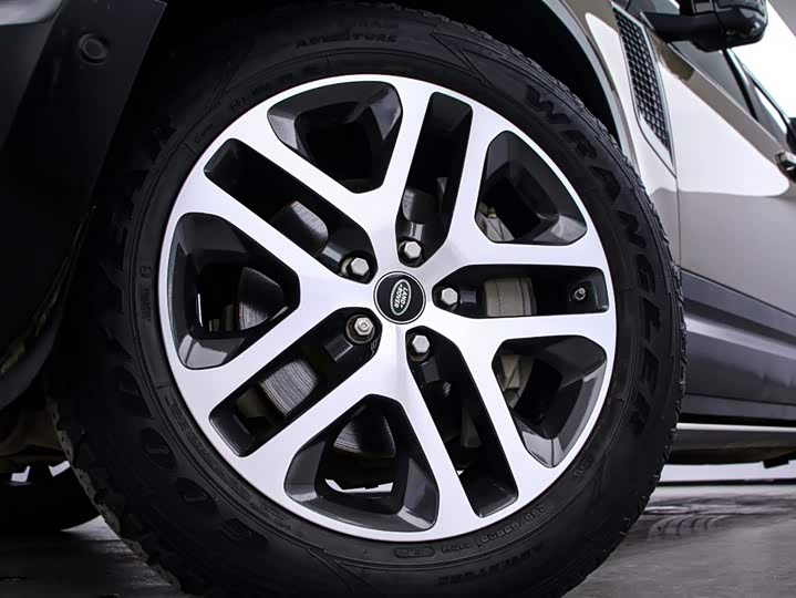 Фото 16 - Land Rover Defender