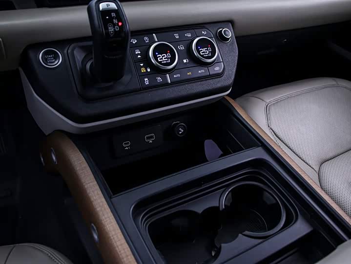 Фото 9 - Land Rover Defender