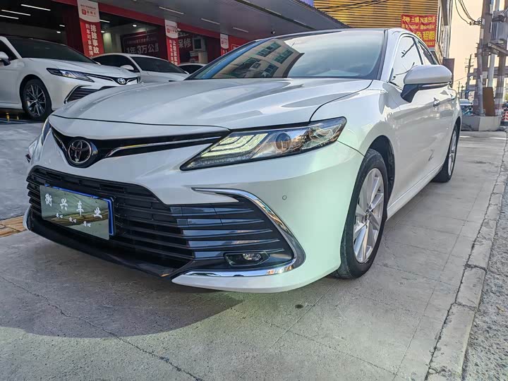 Фото 1 - Toyota Camry