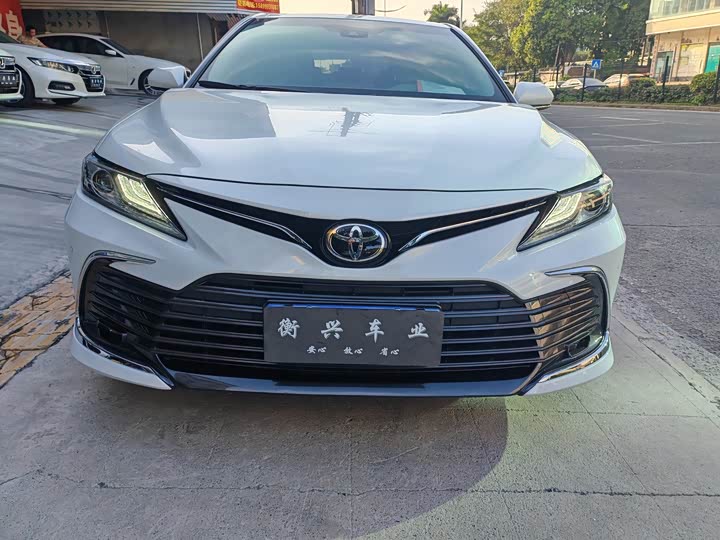 Фото 2 - Toyota Camry