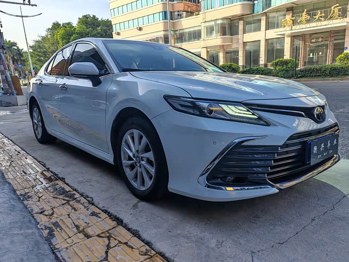 Фото 3 - Toyota Camry