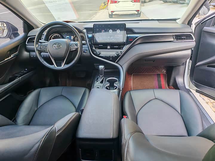 Фото 5 - Toyota Camry