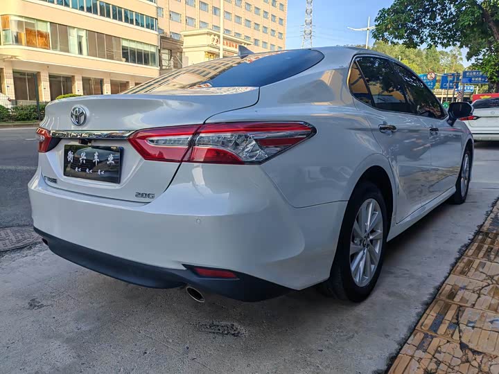 Фото 9 - Toyota Camry
