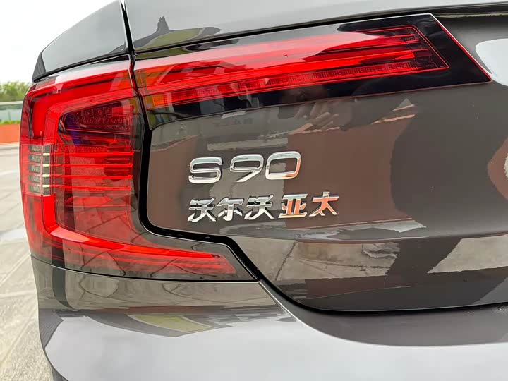 Фото 13 - Volvo S90