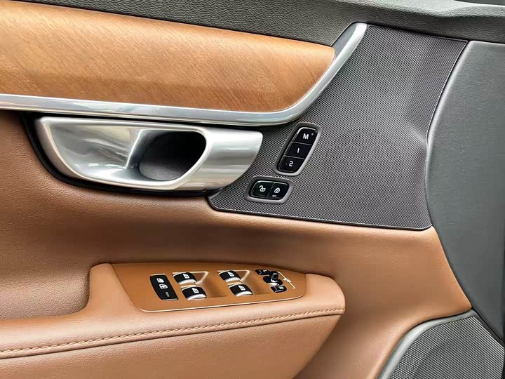 Фото 17 - Volvo S90