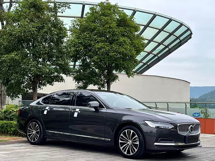 Фото 3 - Volvo S90