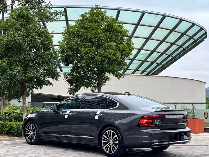Фото 6 - Volvo S90