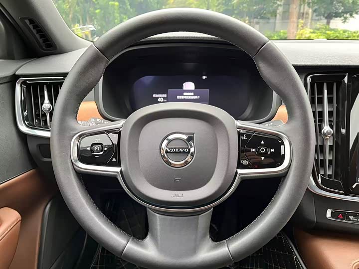 Фото 9 - Volvo S90
