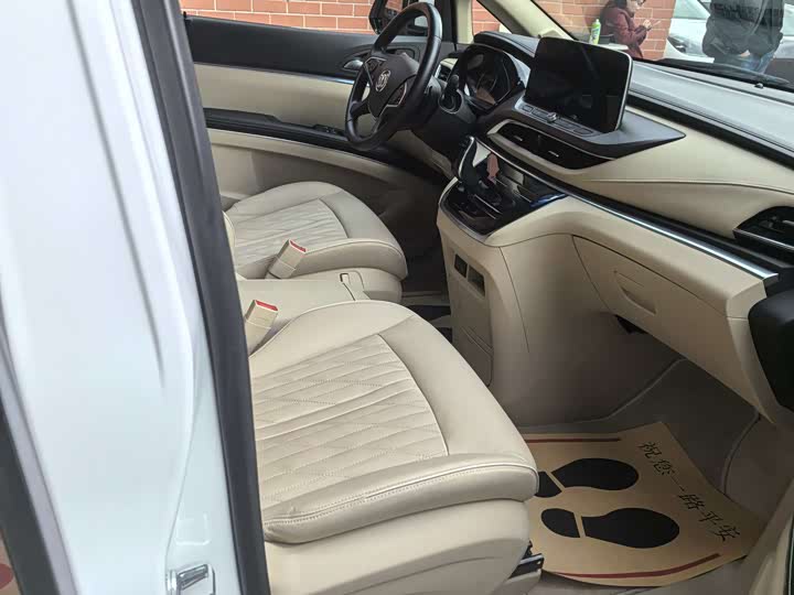 Фото 14 - Buick GL8 ES