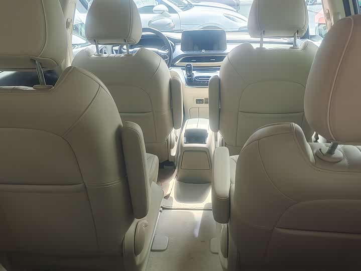 Фото 9 - Buick GL8 ES