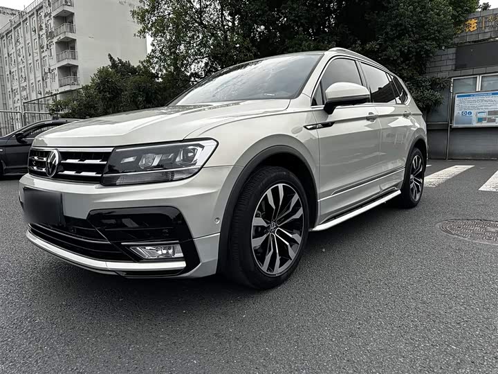 Фото 1 - Volkswagen Tiguan L Pro