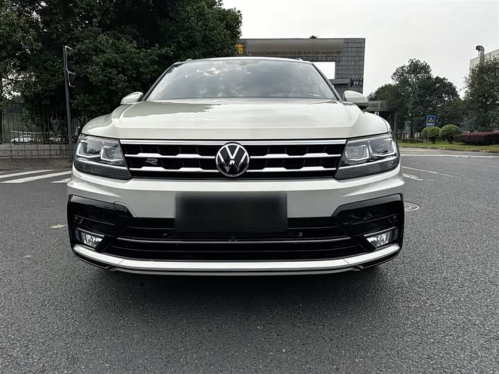 Фото 12 - Volkswagen Tiguan L Pro