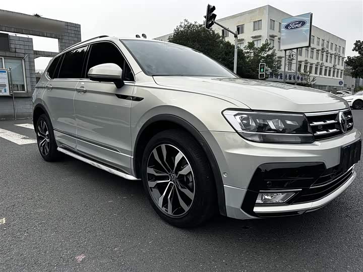 Фото 14 - Volkswagen Tiguan L Pro