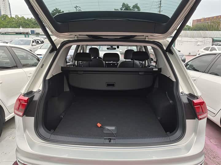 Фото 4 - Volkswagen Tiguan L Pro