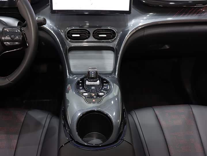 Фото 16 - BYD E2