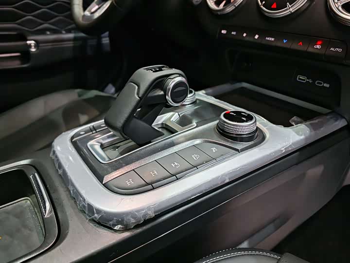 Фото 12 - Tank 300