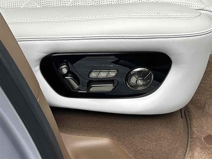 Фото 10 - BYD Yangwang U8